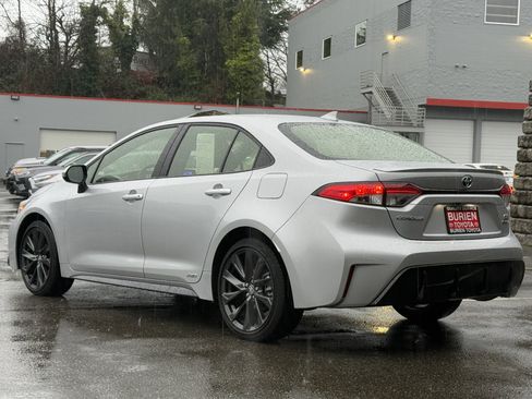 Certified 2025 Toyota Corolla SE image 3