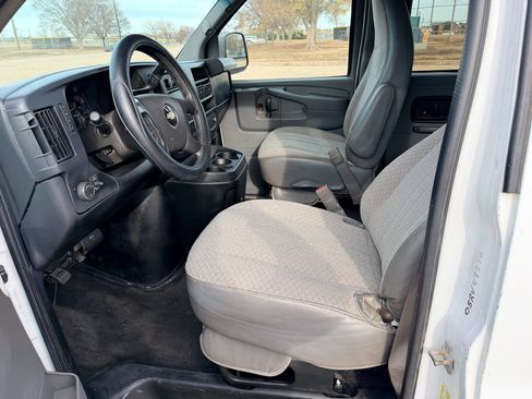 Used 2015 Chevrolet Express 2500 LT w/ LT Preferred Equipment Group image 12