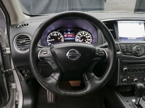 Used 2020 Nissan Pathfinder SL image 19