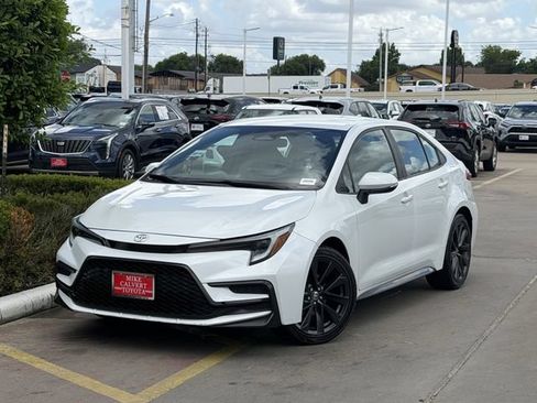 Used 2024 Toyota Corolla SE FWD image 2