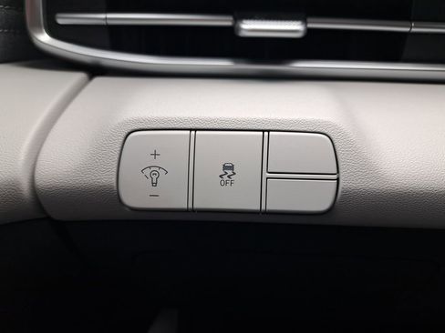 Used 2026 Hyundai Elantra Limited FWD image 24