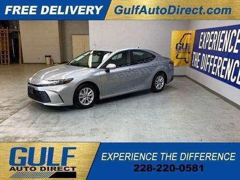 Used 2025 Toyota Camry LE FWD image 5