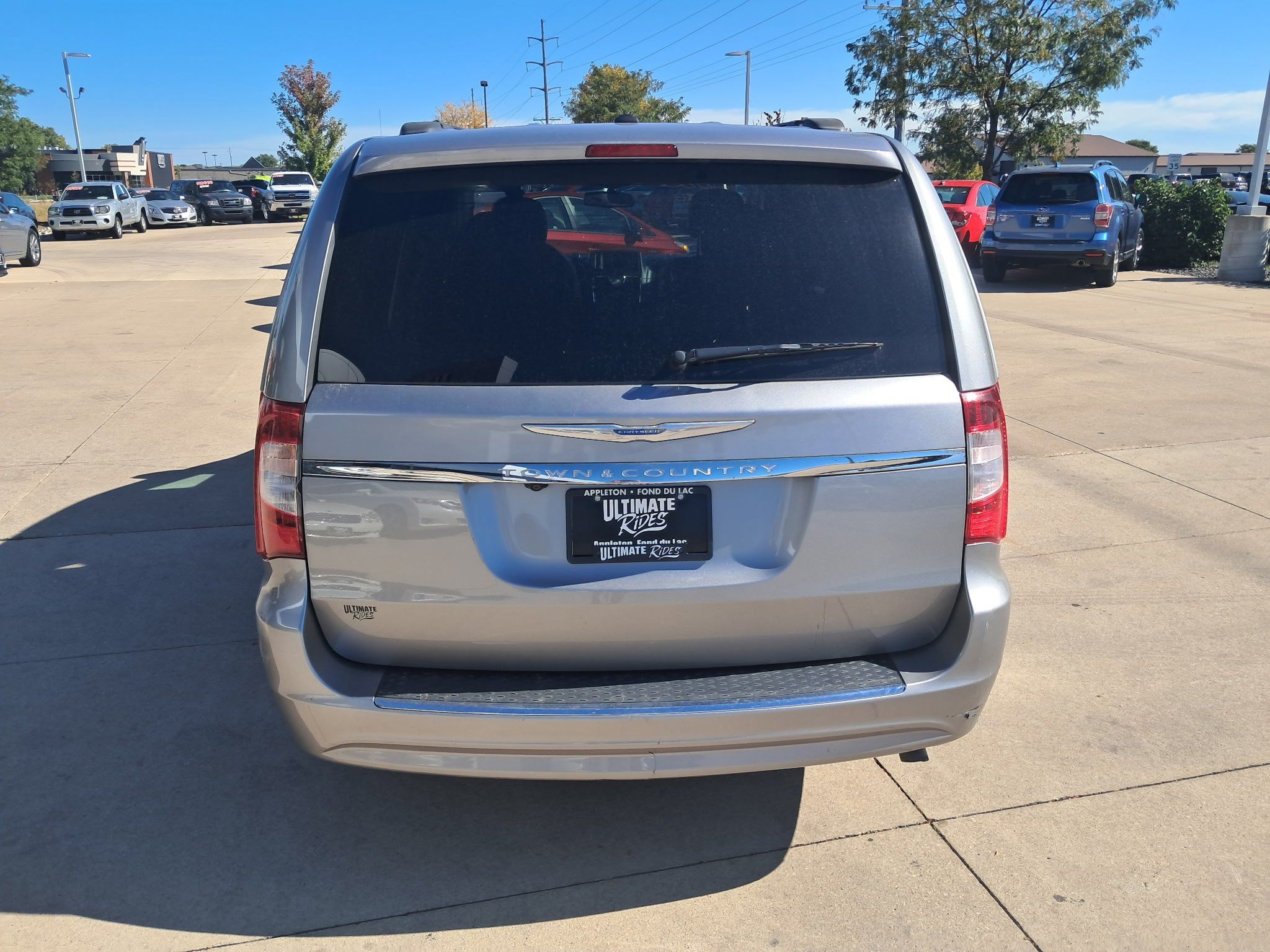 Used 2016 Chrysler Town & Country Touring FWD image 4