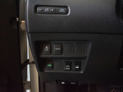 Used 2016 Nissan Rogue SV AWD/4WD image 17