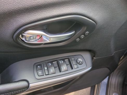 Used 2021 Jeep Cherokee Limited w/ Elite Package AWD/4WD image 25