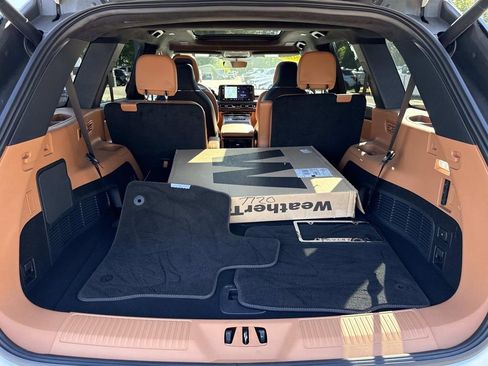 Used 2025 Lincoln Aviator Black Label AWD/4WD image 5