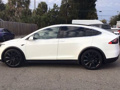 Used 2018 Tesla Model X 75D image 8
