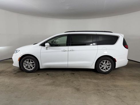 Used 2022 Chrysler Pacifica Touring-L FWD image 12