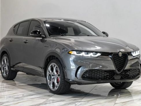 Used 2024 Alfa Romeo Tonale Veloce AWD/4WD image 11