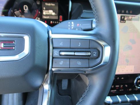 Used 2025 GMC Acadia Elevation image 19