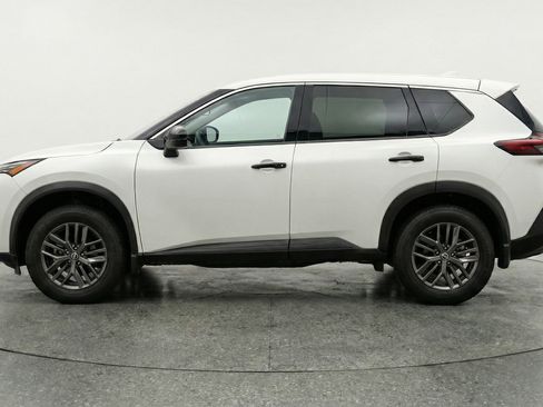 Used 2024 Nissan Rogue S FWD image 5