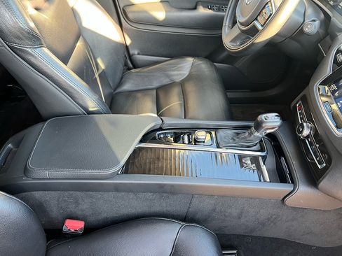 Used 2018 Volvo XC90 T5 Momentum w/ Convenience Package image 34