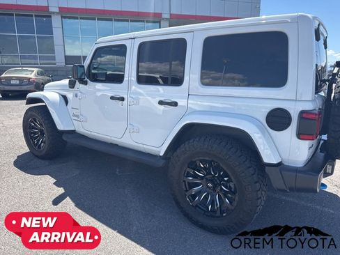 Used 2022 Jeep Wrangler Unlimited Sahara w/ Cold Weather Group AWD/4WD image 18