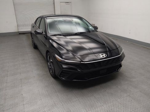 Used 2024 Hyundai Elantra Limited FWD image 13