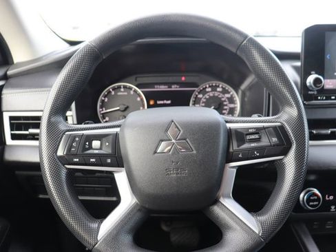 Used 2024 Mitsubishi Outlander ES image 17