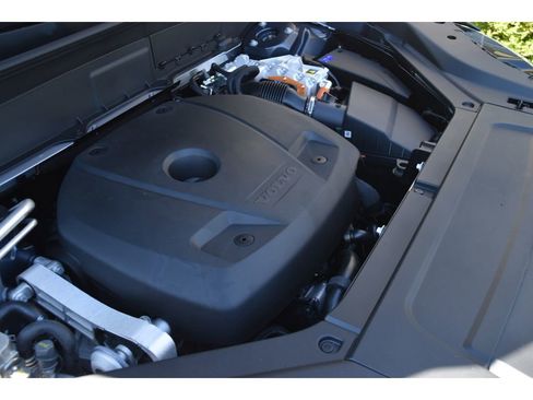 New 2026 Volvo XC90 T8 Plus w/ Protection Package Premier AWD/4WD image 25