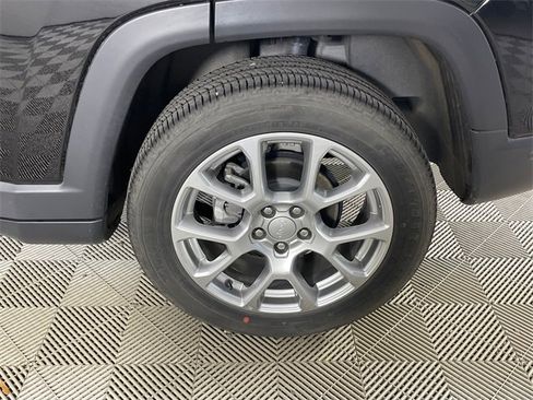 Used 2023 Jeep Compass Latitude w/ Sun and Sound Group image 20