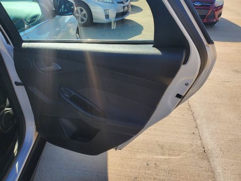 Used 2015 Ford Focus Titanium FWD image 8