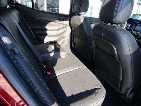 Used 2022 Buick Encore GX Essence w/ Experience Buick Package image 17