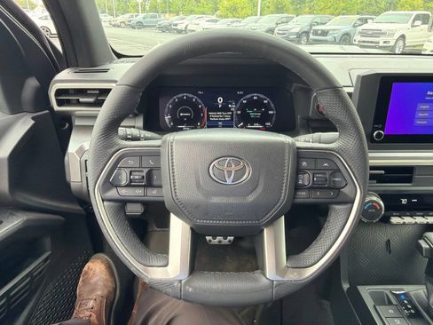 Used 2025 Toyota Tacoma TRD Sport AWD/4WD image 12