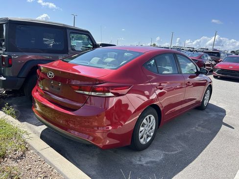 Used 2018 Hyundai Elantra SE w/ Cargo Package FWD image 4