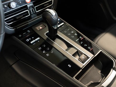 Certified 2026 Porsche Macan AWD/4WD image 22