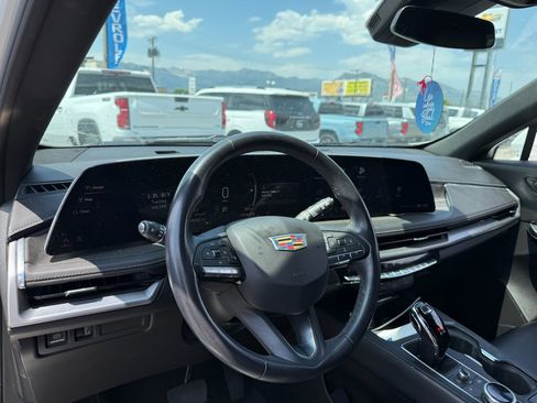Used 2024 Cadillac XT4 Premium Luxury AWD/4WD image 11