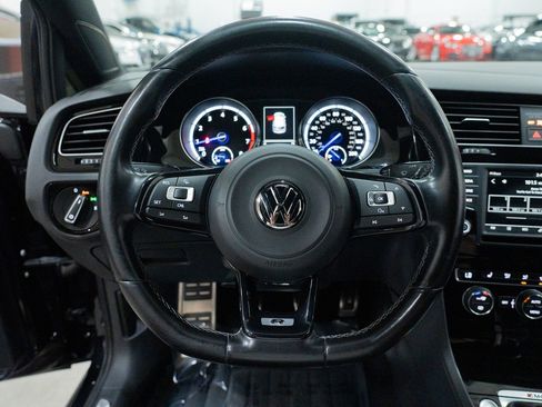 Used 2016 Volkswagen Golf 4-Door image 25