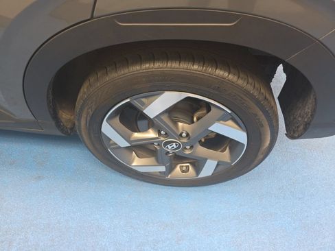 Used 2025 Hyundai Venue SEL FWD image 11