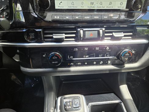 Used 2025 Nissan Pathfinder SL AWD/4WD image 21