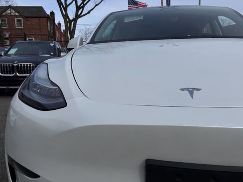 Used 2021 Tesla Model Y Long Range image 10