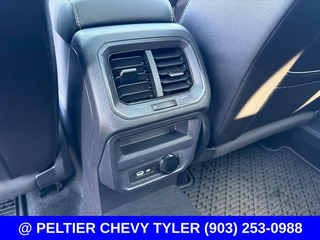 Used 2023 Volkswagen Tiguan SE w/ Panoramic Sunroof Package FWD image 18