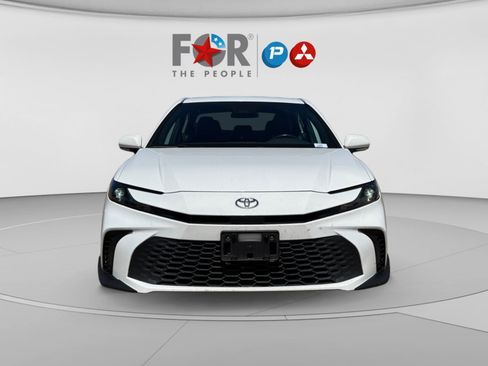 Used 2025 Toyota Camry SE FWD image 8