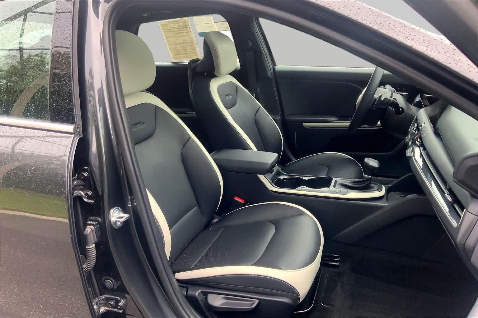 Certified 2025 Kia K4 GT-Line w/ GT-Line Premium Package FWD image 9