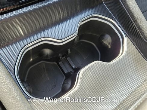 New 2025 Jeep Grand Cherokee Altitude image 21