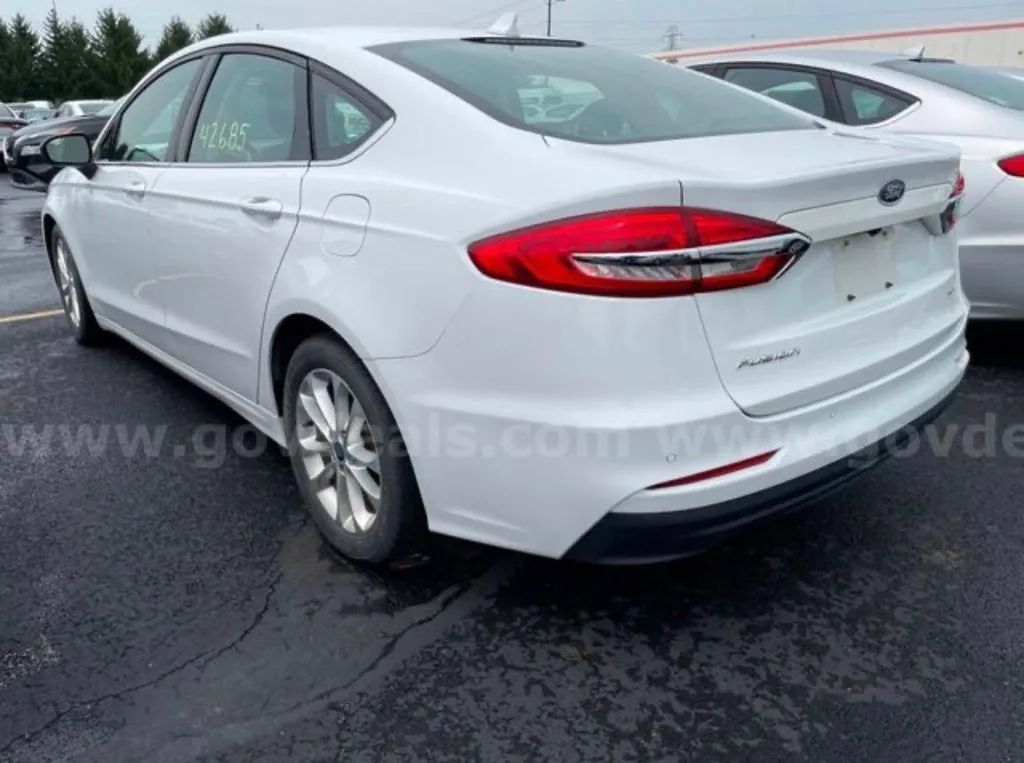 Used 2019 Ford Fusion SE FWD image 5