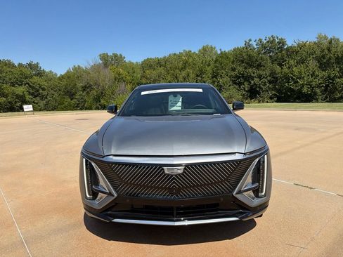 Used 2024 Cadillac Lyriq Luxury RWD image 8