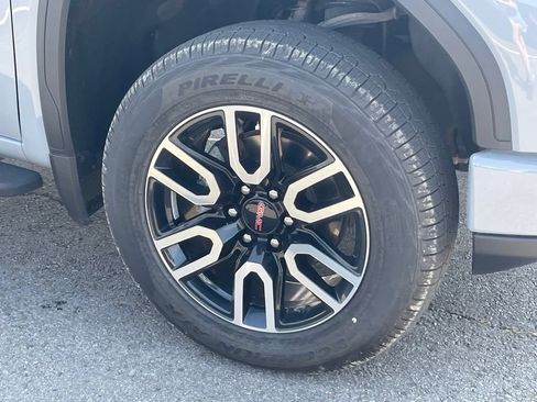 Used 2025 GMC Sierra 1500 AT4 w/ AT4 Premium Package AWD/4WD image 5