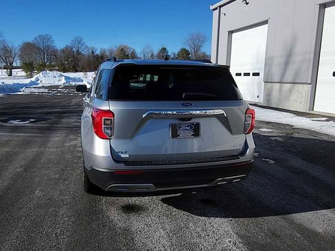 Used 2022 Ford Explorer XLT w/ Equipment Group 202A image 7