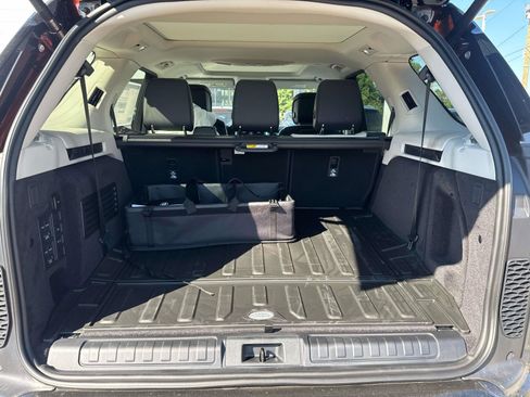 New 2026 Land Rover Discovery Limited Edition image 7