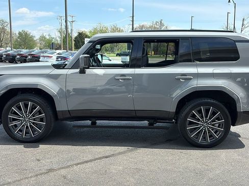 Used 2024 Lexus GX 550 w/ Accessory Package (2T) image 3