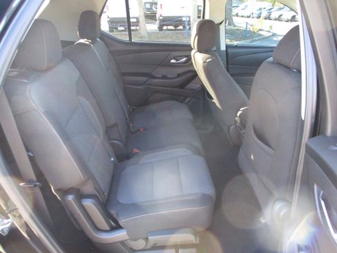 Used 2021 Chevrolet Traverse LT image 13