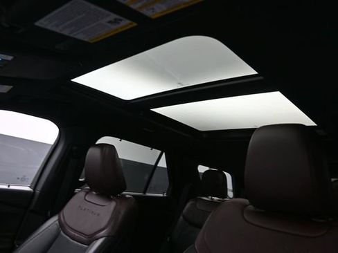 Used 2020 Ford Explorer Platinum w/ Premium Technology Package AWD/4WD image 20