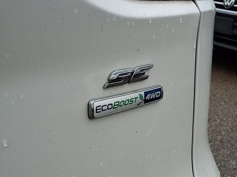 Used 2016 Ford Escape SE w/ Equipment Group 201A image 9