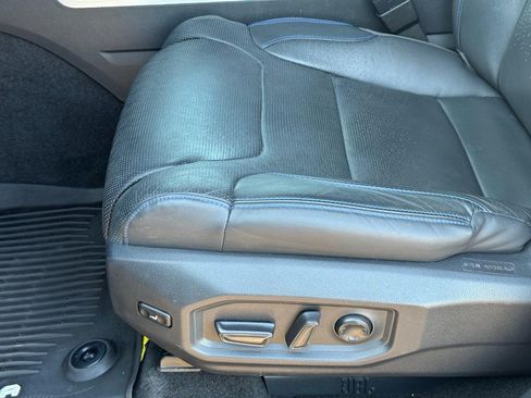Used 2022 Toyota Tundra Platinum w/ Advanced Package AWD/4WD image 18