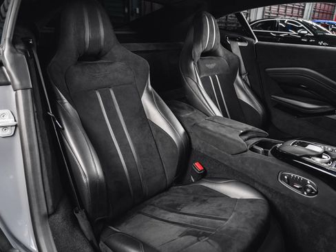 Used 2021 Aston Martin V8 Vantage Coupe image 40