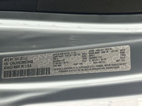 Used 2025 Jeep Wrangler Sahara image 12