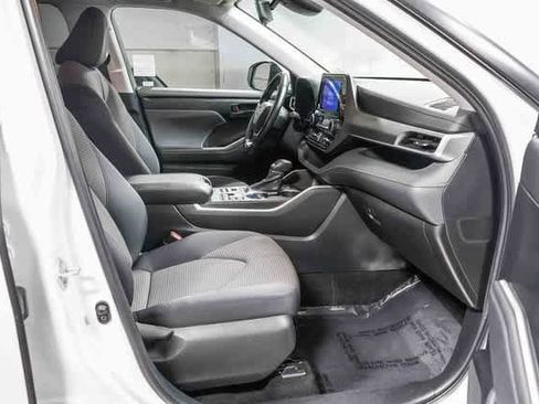 Certified 2023 Toyota Highlander LE image 17