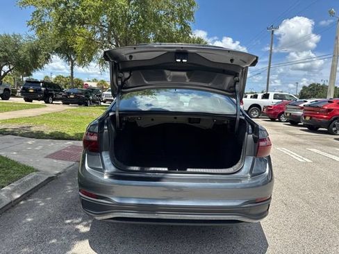 Used 2024 Volkswagen Jetta SE FWD image 18