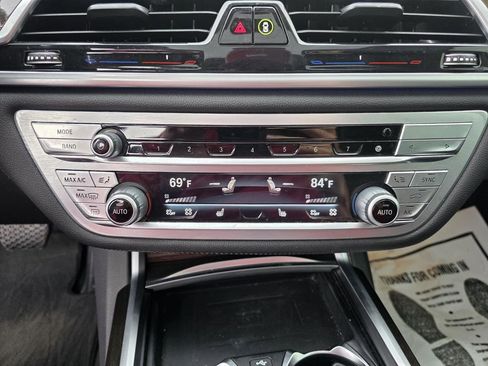 Used 2021 BMW 740i image 20